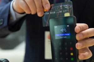 NAPOLI. La nuova truffa: “ti hanno clonato la carta di credito, clicca qui per accedere al tuo conto”