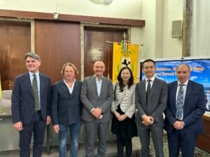 COMMERCIO. Questione dazi, la Città Metropolitana apre le porte a Hong Kong: Napoli ponte con l’Asia per nuove rotte commerciali