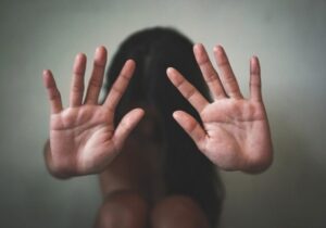 MELITO. Minaccia l’ex compagna mentre lei lo denuncia. Arrestato dai Carabinieri un 28enne che era evaso dalla detenzione domiciliare per andare da lei