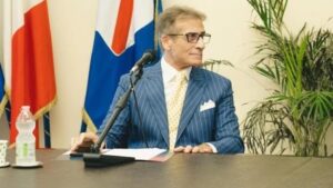 CANCELLO ARNONE. Dieci indagati per concussione e corruzione: perquisiti casa e ufficio del sindaco