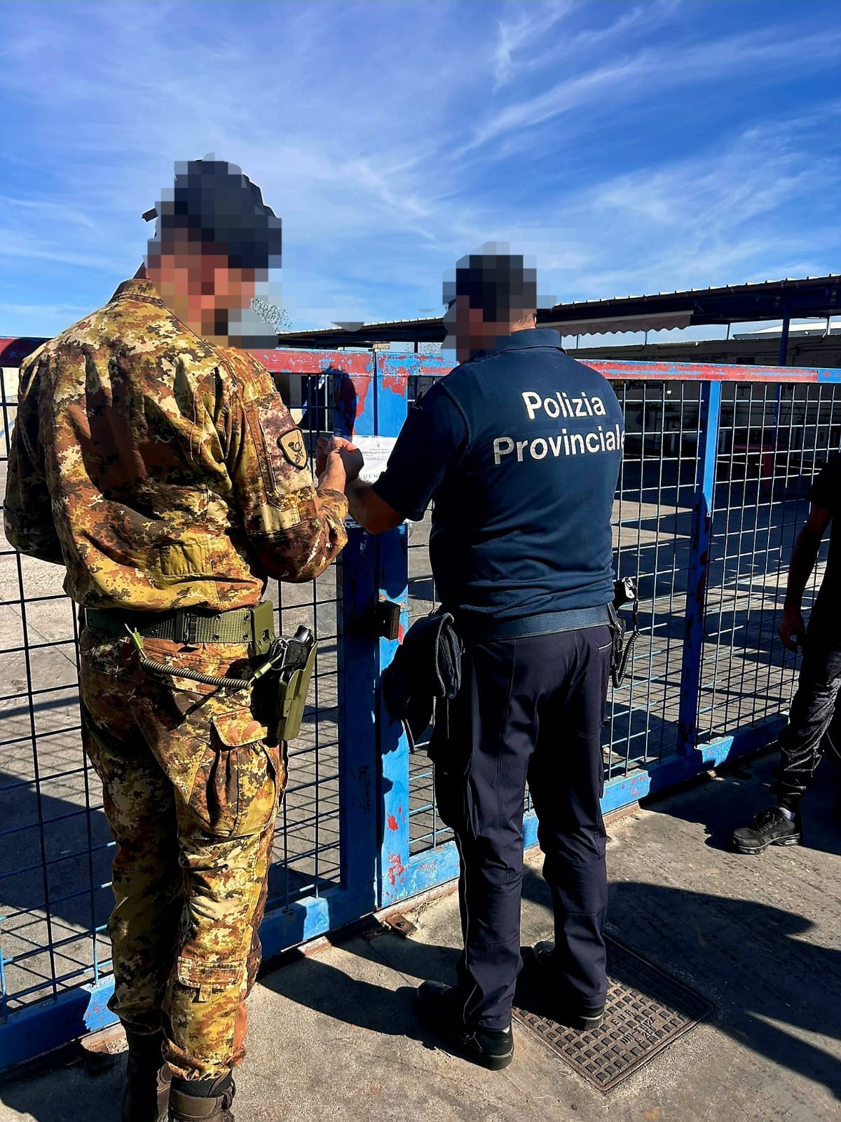 CANCELLO ED ARNONE. SCARICHI ABUSIVI NEL FIUME AGNENA E SFRUTTAMENTO DELL'IMMIGRAZIONE CLANDESTINA SEQUESTRATO AUTOLAVAGGIO DALLA POLIZIA PROVINCIALE CON IL SUPPORTO DELL'ESERCITO E DELL'ARPAC - L'Altra Notizia