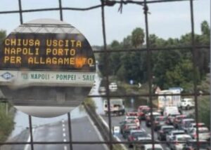 NAPOLI. Maltempo: disagi anche ai trasporti