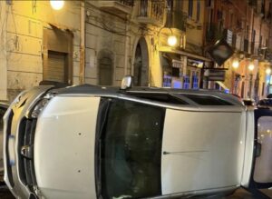 NAPOLI. Auto abbandonata in strada: all’interno un ordigno artigianale improvvisato