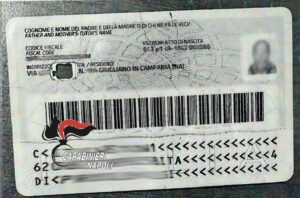 GIUGLIANO. Trasporta rifiuti pericolosi in auto senza patente e assicurazione: denunciato 64enne