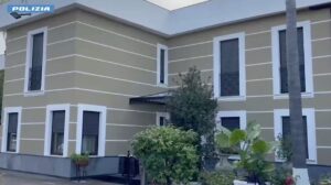 GIUGLIANO. Sequestrati beni per 6 milioni di euro: sigilli a un albergo e 10 immobili